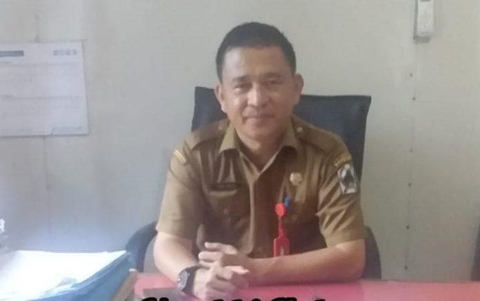 Kepala BPBD Kabupaten Nias Utara,Yasokhi Hulu ketika wawancarai (f:ist/mistar)