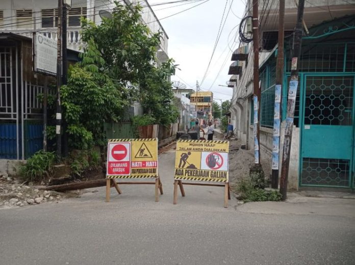 Pengerjaan proyek drainase di Jalan Kyai, Kelurahan Bantan, Kecamatan Siantar Barat