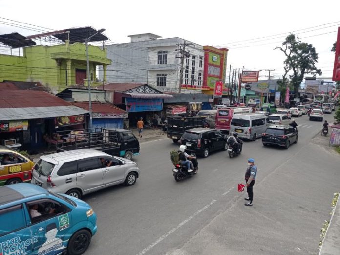 Kendaraan pemudik melintasi Simpang Dua Pematangsiantar.