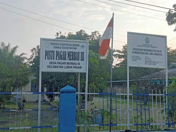 Bendera merah putih yang terpasang siang dan malam di Pustu Desa Pagar Marbau III Kecamatan Lubuk Pakam.