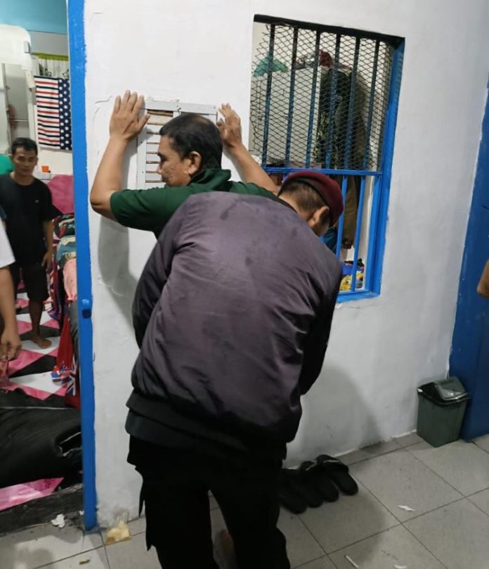 Pemeriksaan badan narapidana Lapas Narkotika Pematangsiantar.